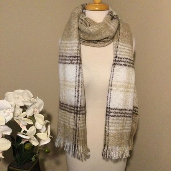 Charming Charlie Plaid Blanket Scarf Wrap - Picture 6 of 12